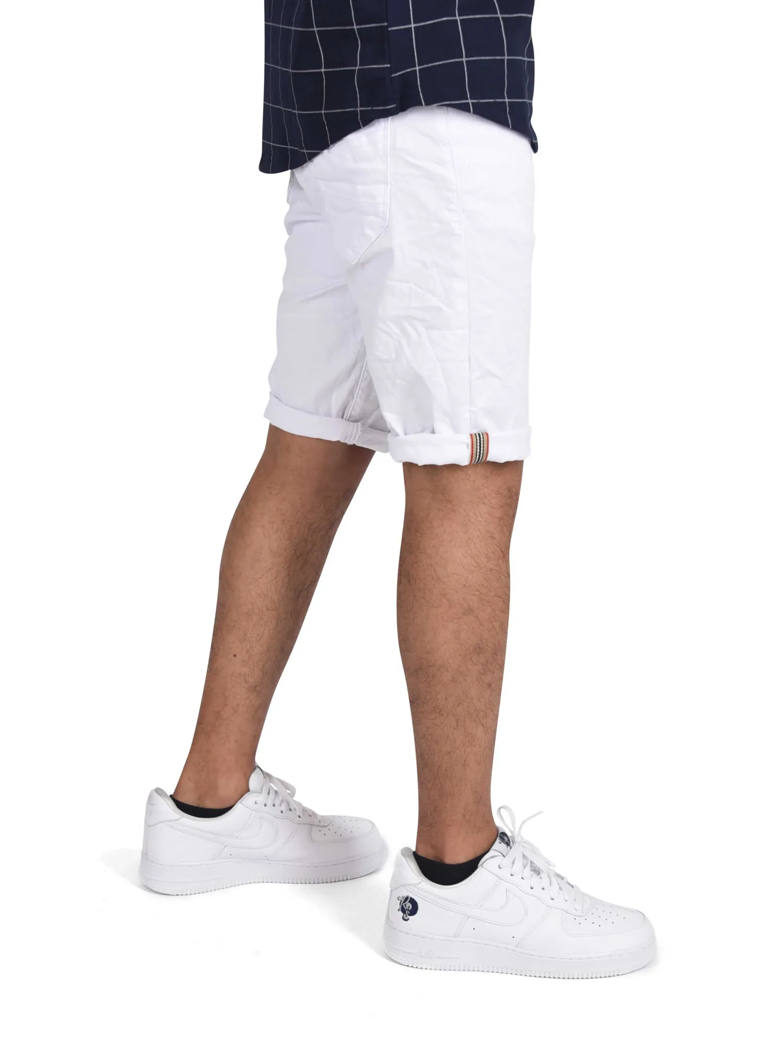 Pantalón corto con cinturón beige incluido