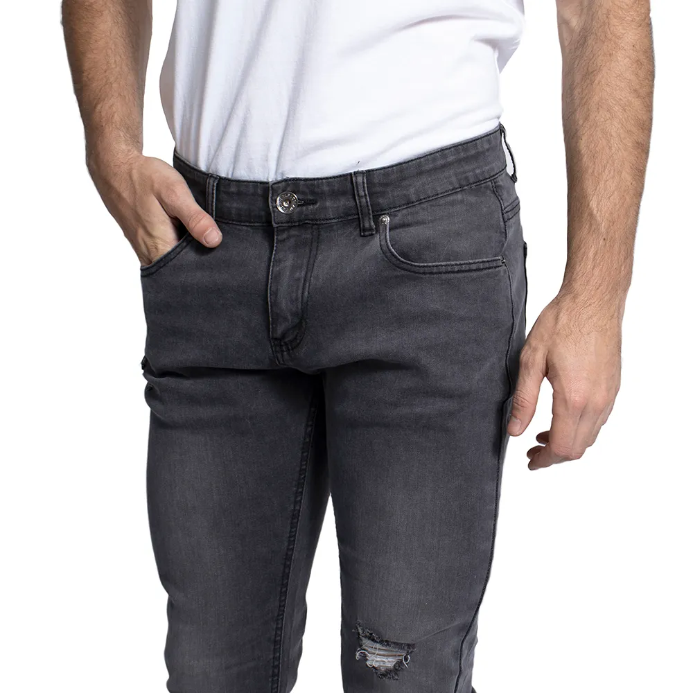 Pantalón jean roto