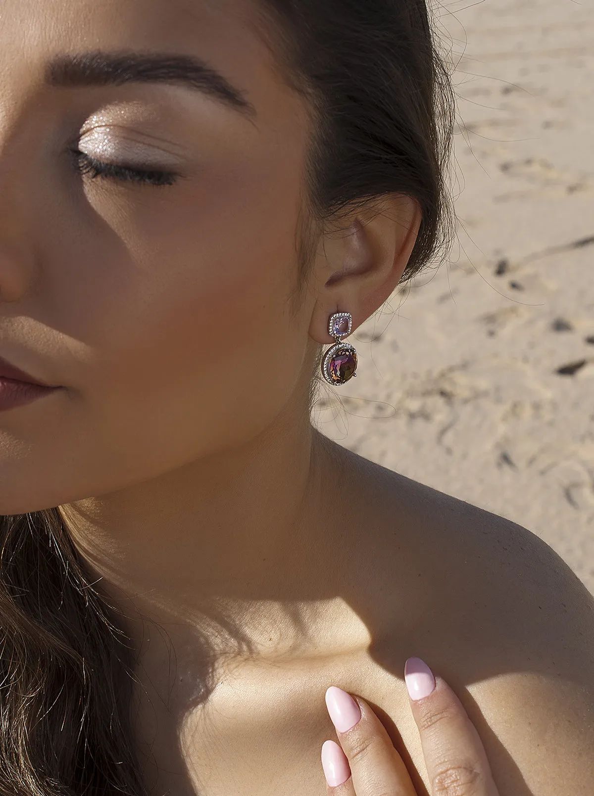 Pendientes de piedras de colores en tonos amatista y amarillo
