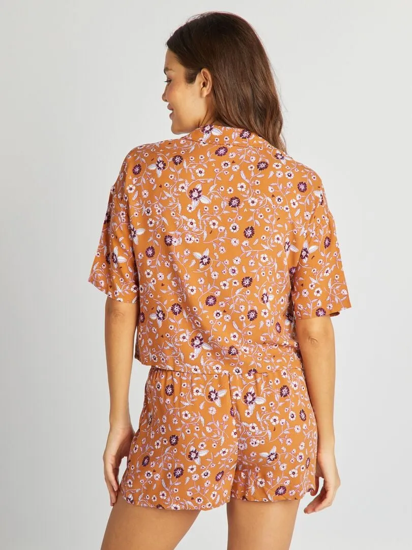 PIJAMA CON BLUSA + PANTALóN CORTO  ESTAMPADO DE FLORES  MARRON