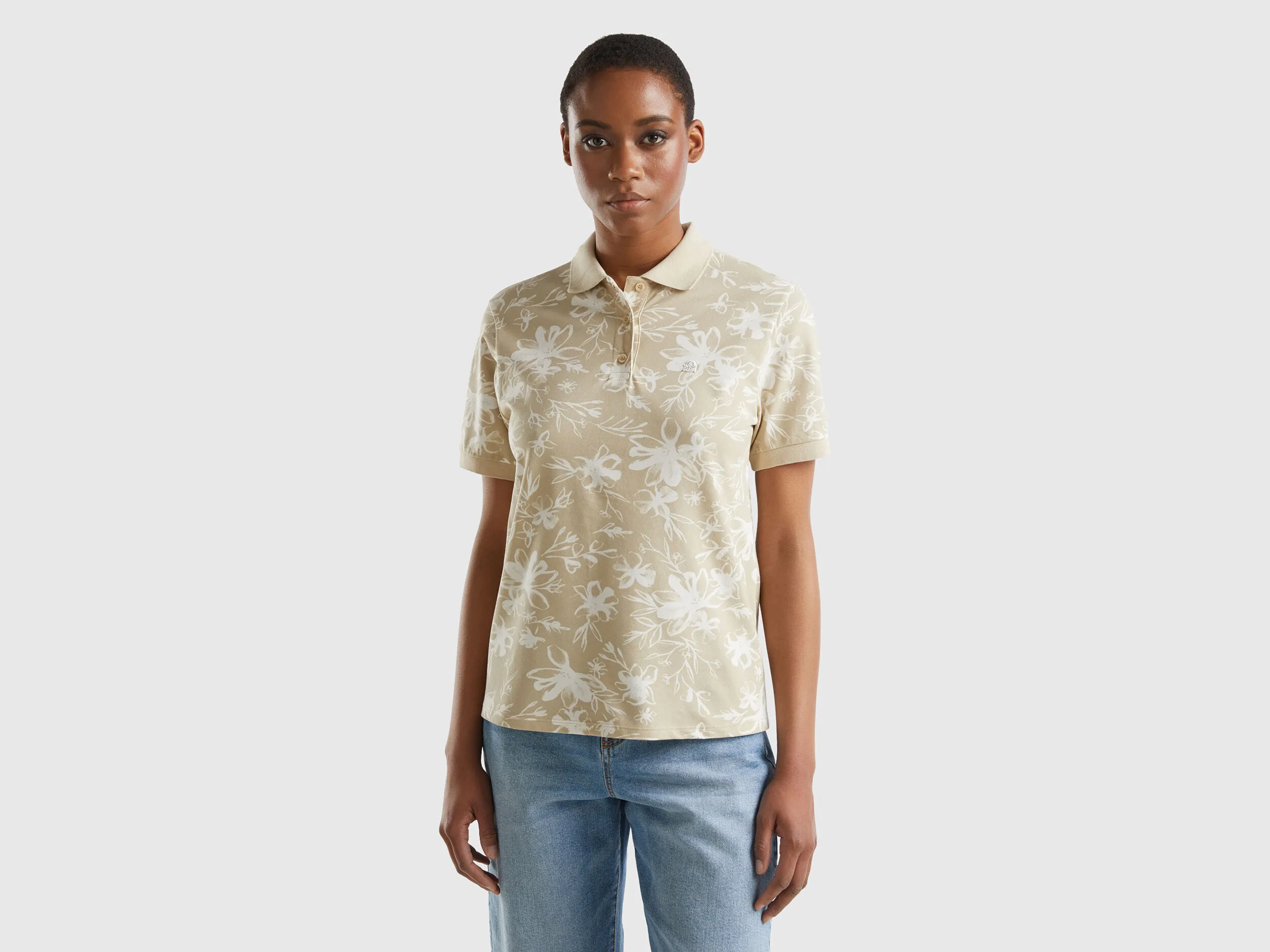 Polo beige con estampado floral