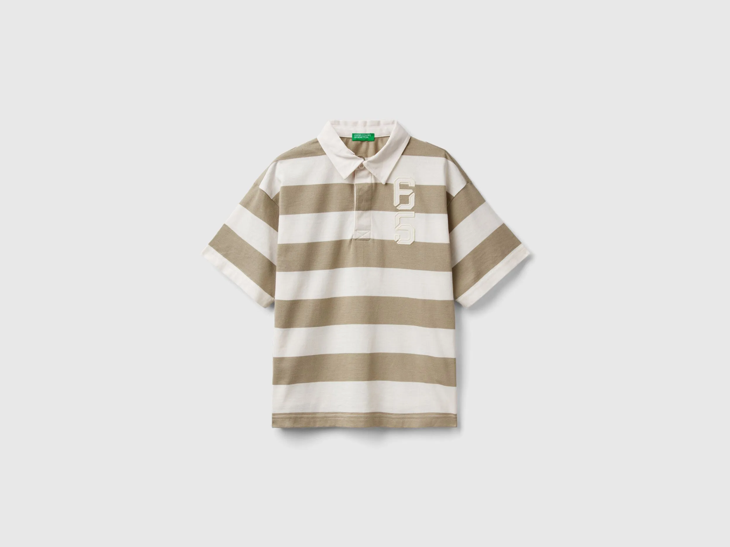 Polo de rugby con aplicación