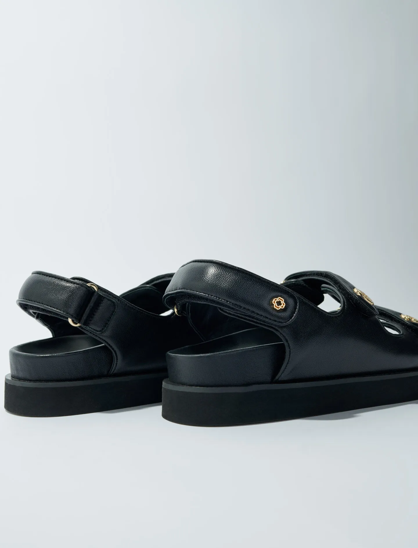 Sandalias de piel planas