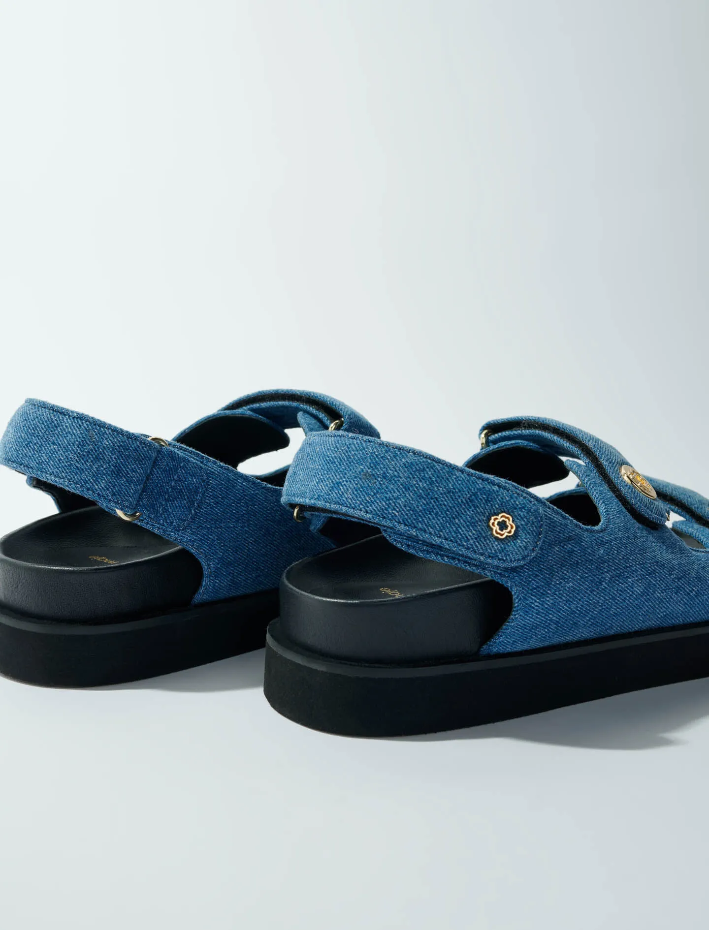 Sandalias planas de denim