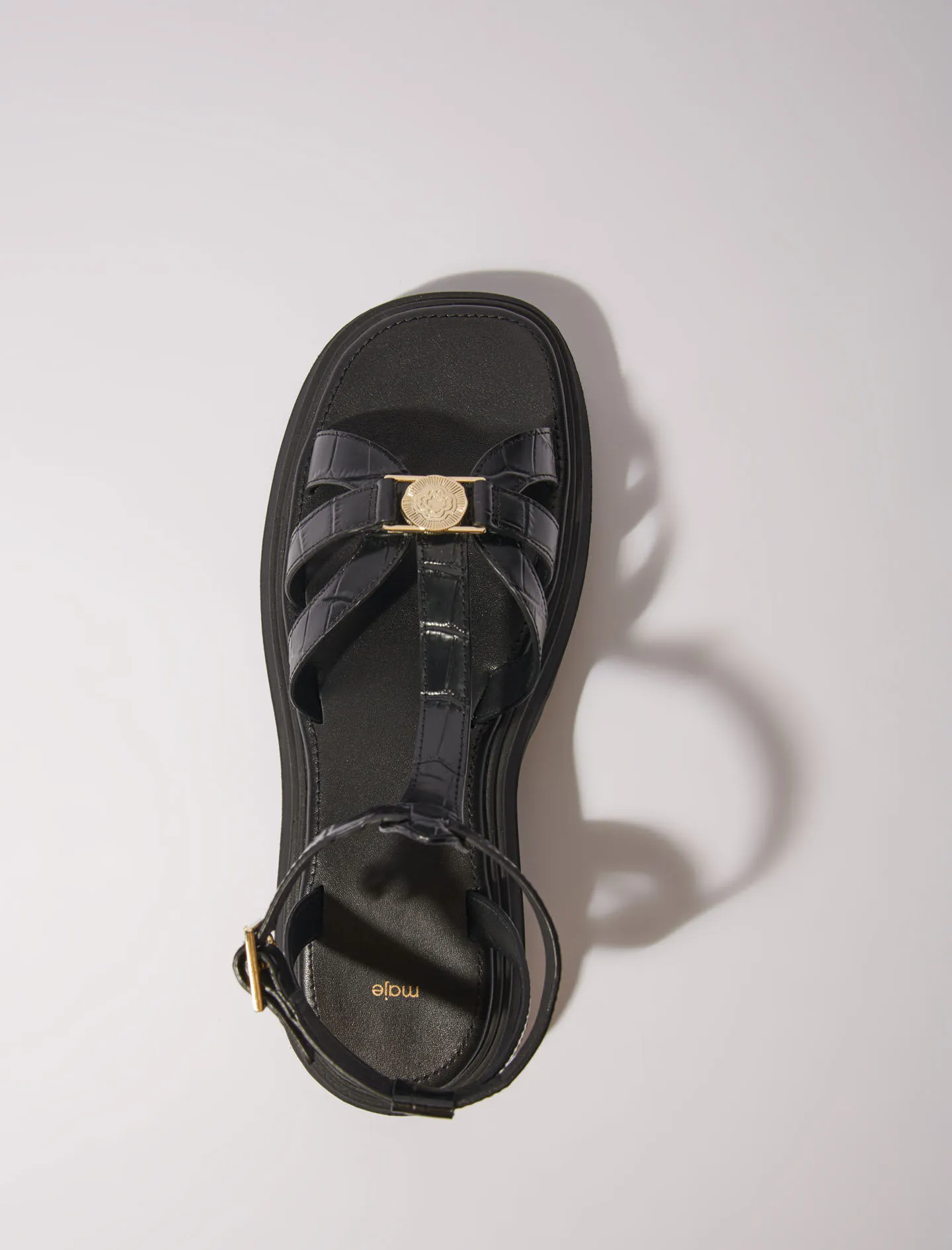 Sandalias planas dentadas