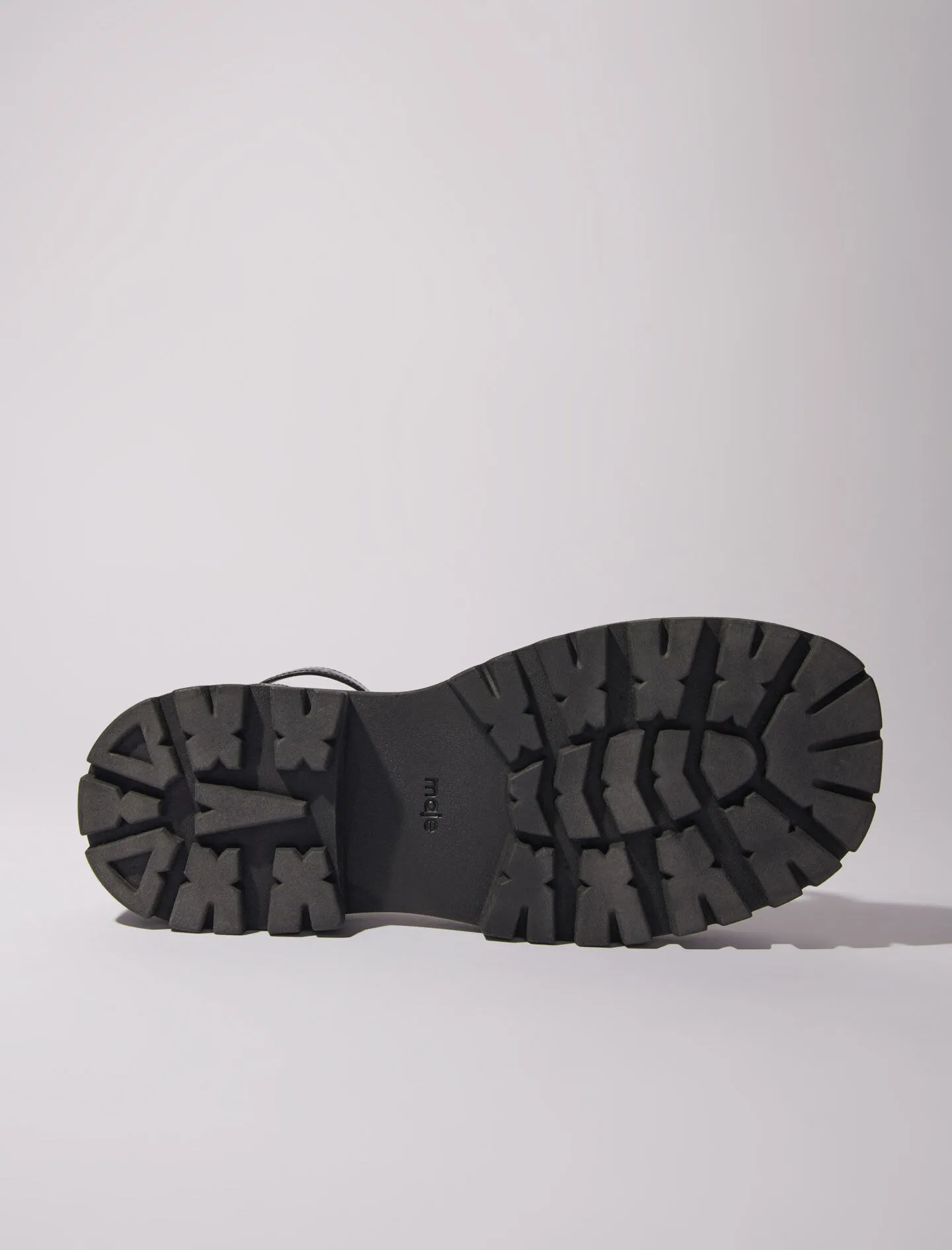 Sandalias planas dentadas