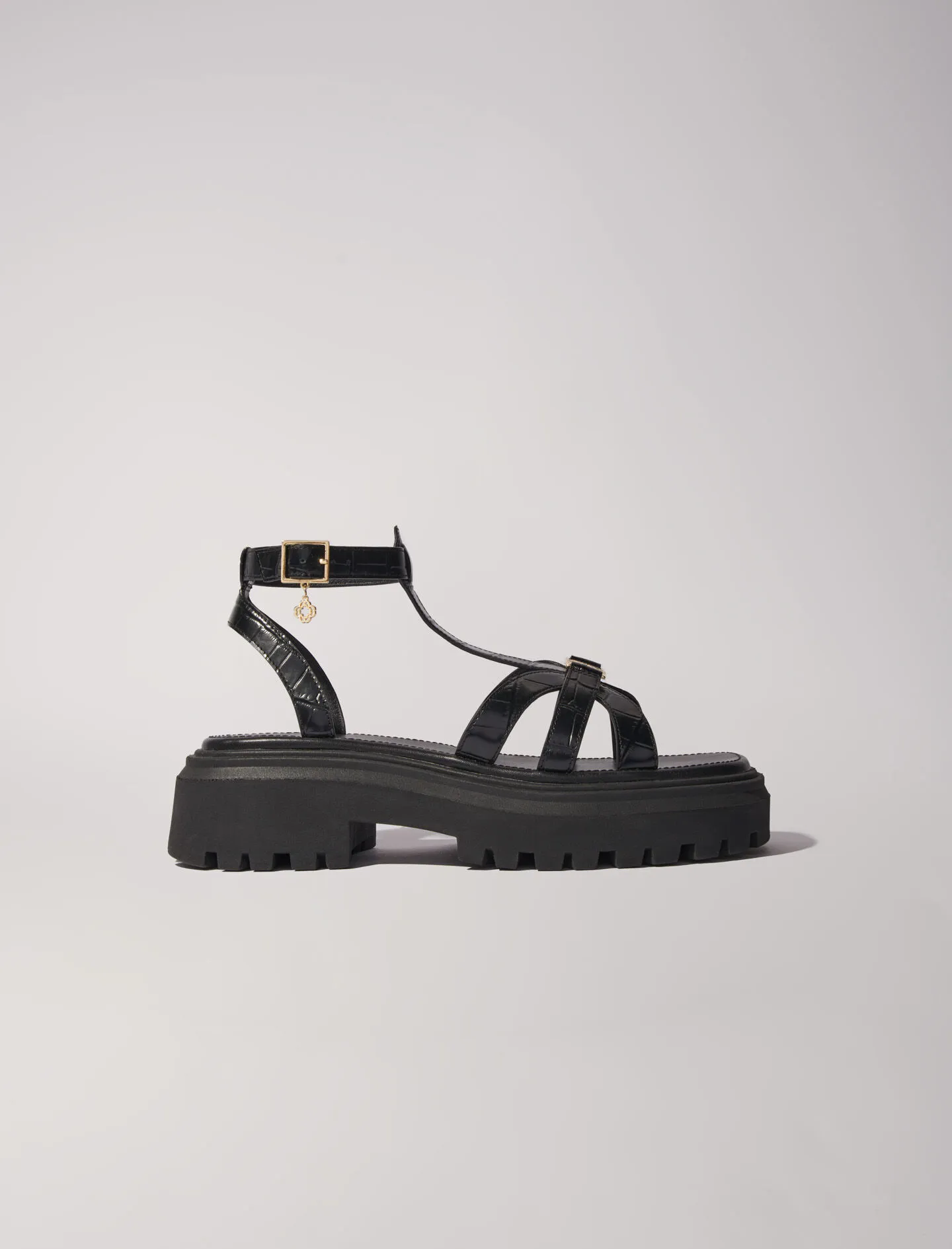 Sandalias planas dentadas
