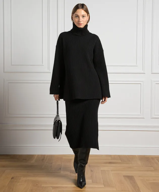 Solotre Black ribbed wool sweater