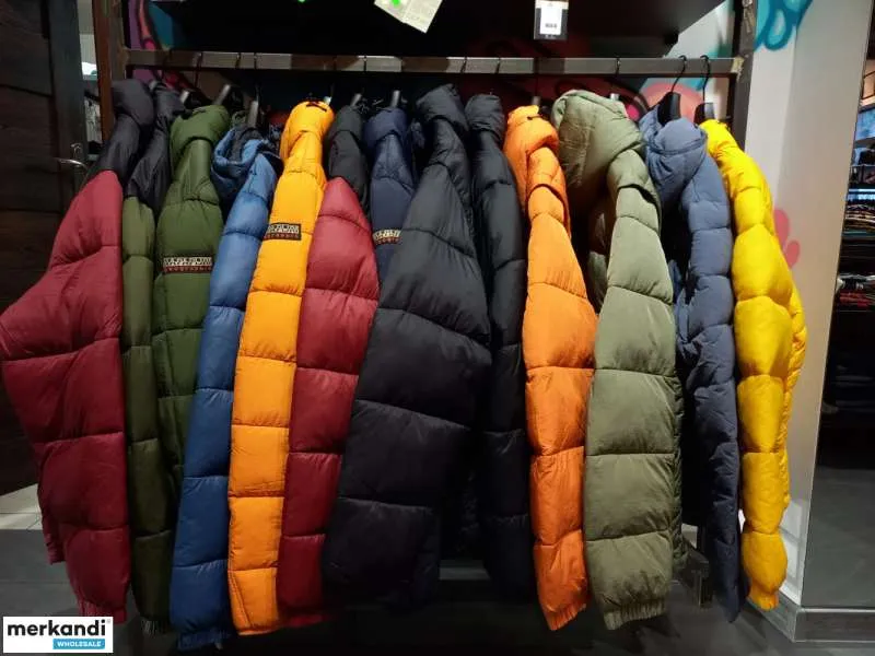Stock de chaquetas para hombre de NAPAPIJRI Mezcla modelos y tallas