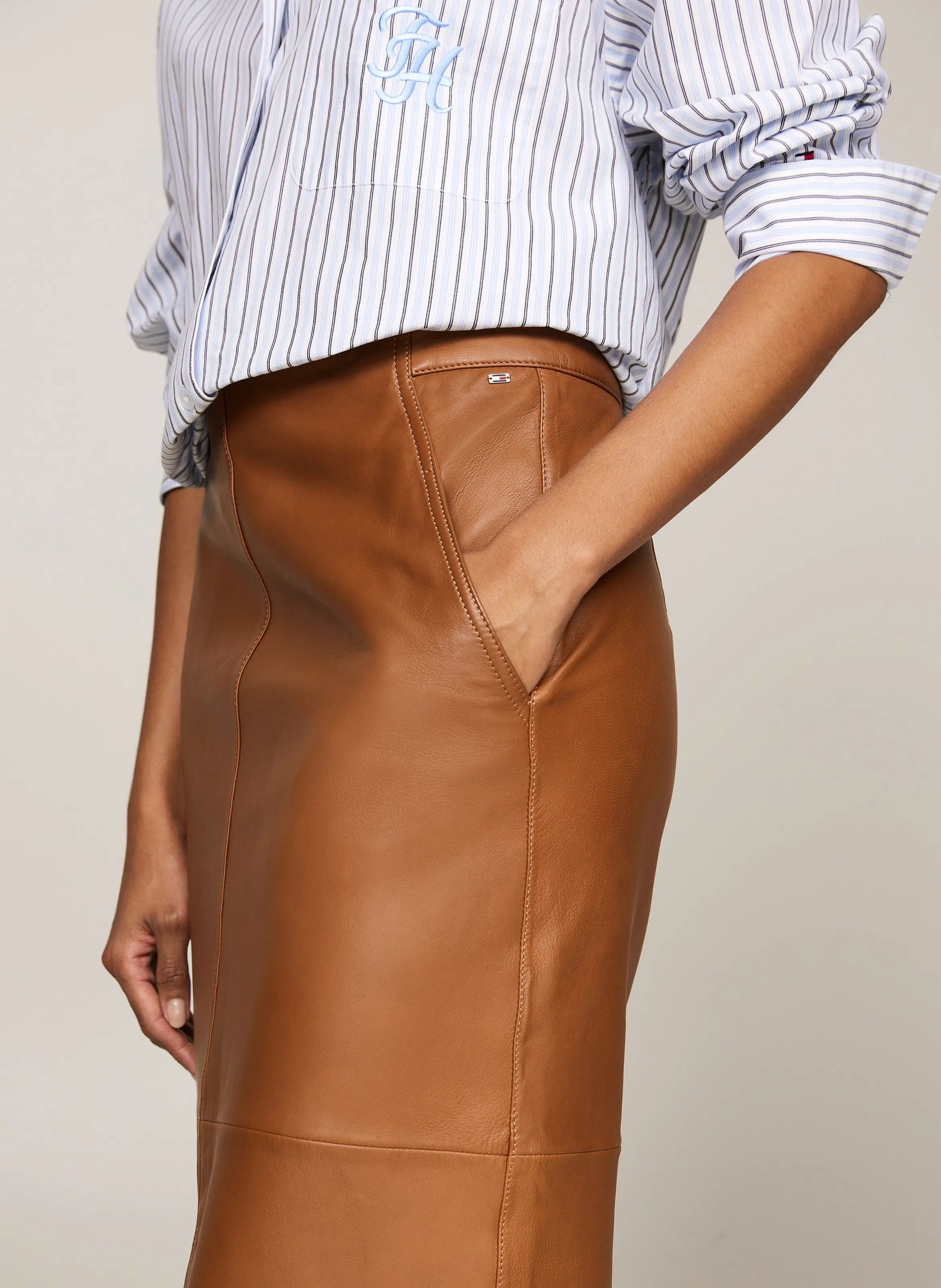 TOMMY HILFIGER Falda midi de cuero en marron