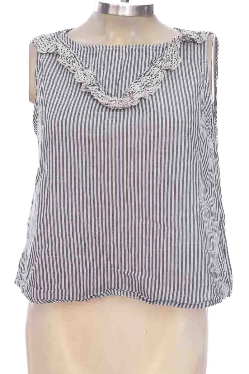 TOP / CAMISETA COLOR AZUL  SYBILLA