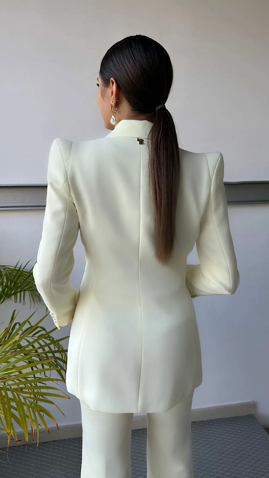 Traje Amarillo Pastel