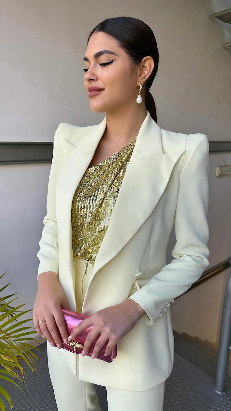 Traje Amarillo Pastel