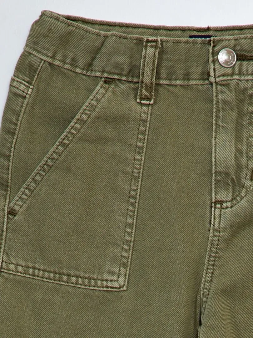 VAQUERO ANCHO CON BOLSILLOS EN LOS LATERALES  VERDE