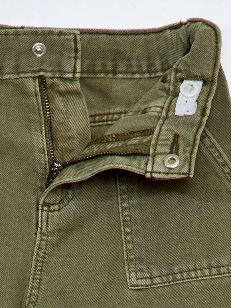 VAQUERO ANCHO CON BOLSILLOS EN LOS LATERALES  VERDE