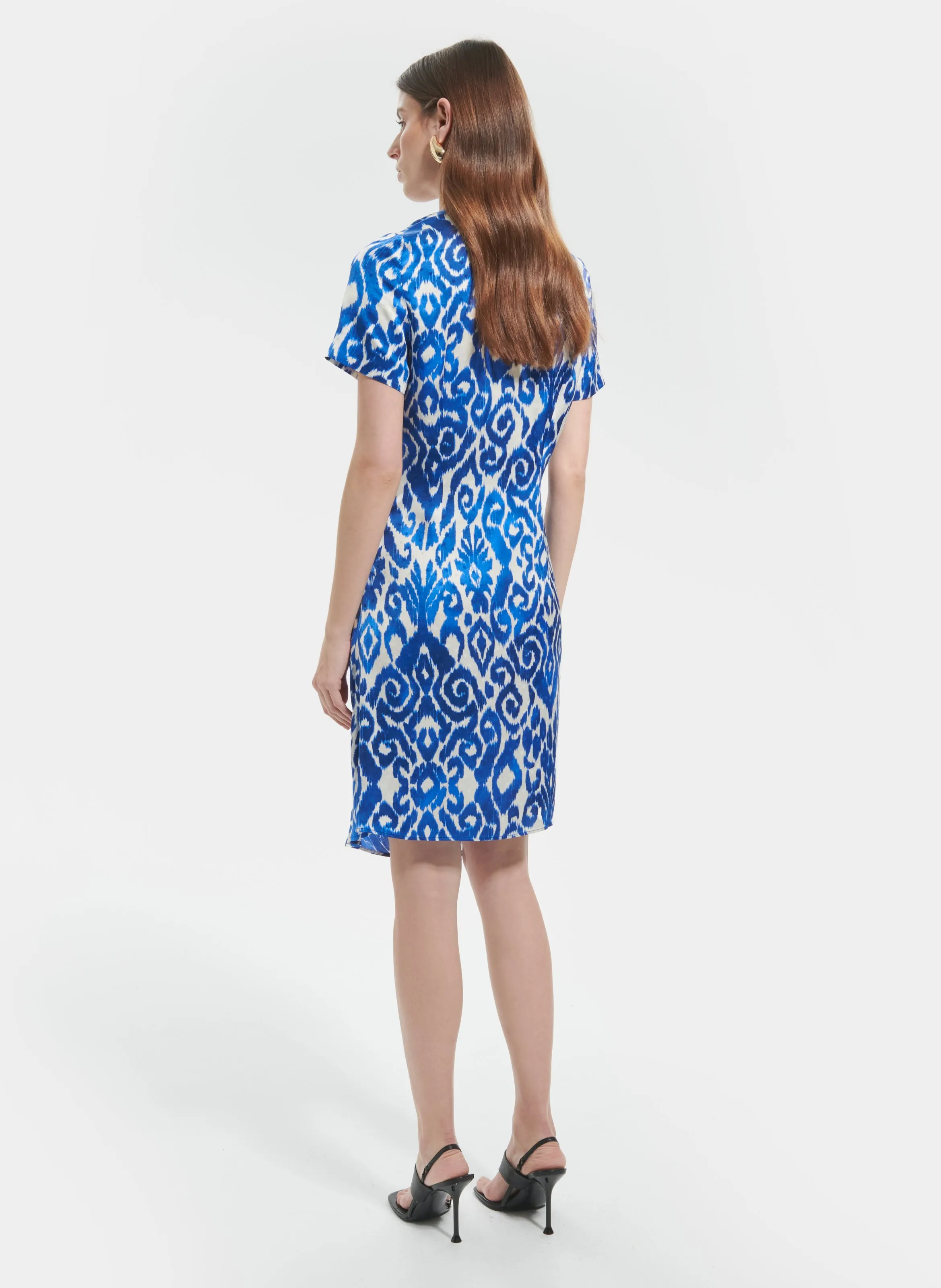 ZAPA REKIA  VESTIDO CORTO AJUSTADO CUELLO REDONDO ESTAMPADO EN AZUL