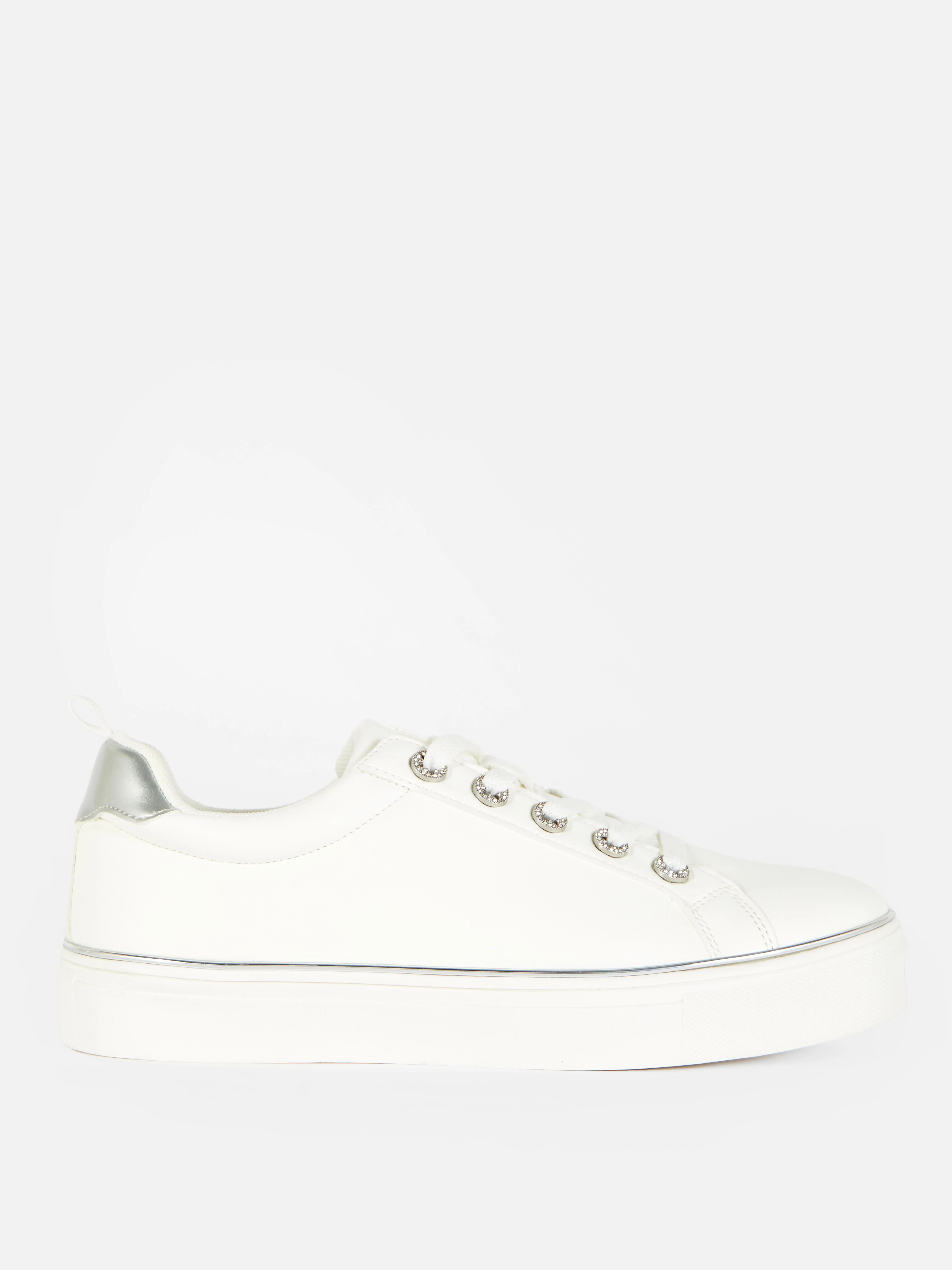 Zapatillas deportivas con ojales con strass
