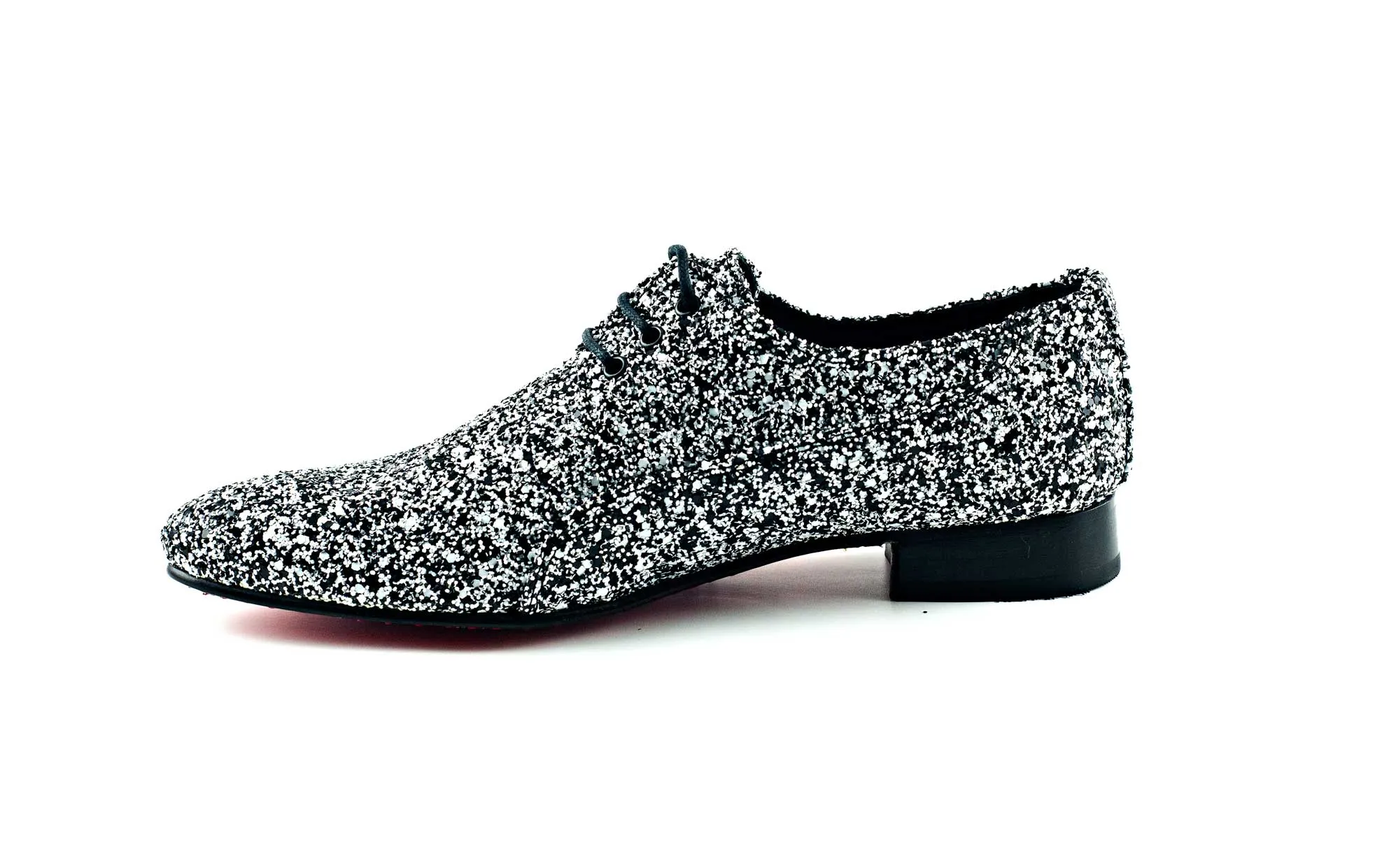 Zapato modelo Black&White Festival, fabricado en glitter blanco y negro
