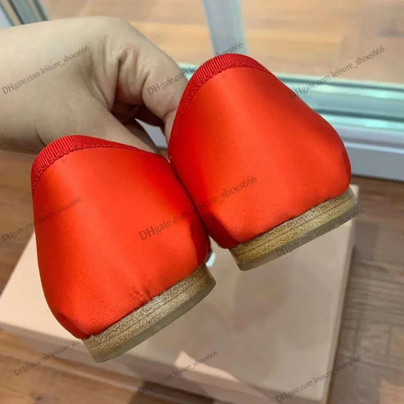 Zapatos planos de ballet Zapatos de baile profesionales de diseñador Bailarinas de satén Plataforma Bowknot Boca baja Zapato úni